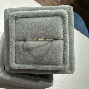 Kendra Scott Sz.6 Isabella 14K gold with Diamond Baguette